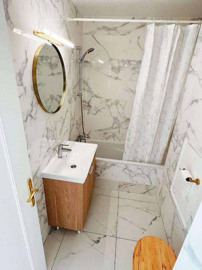 Apartment Near Subway And Supermarket Paris Bagian luar foto