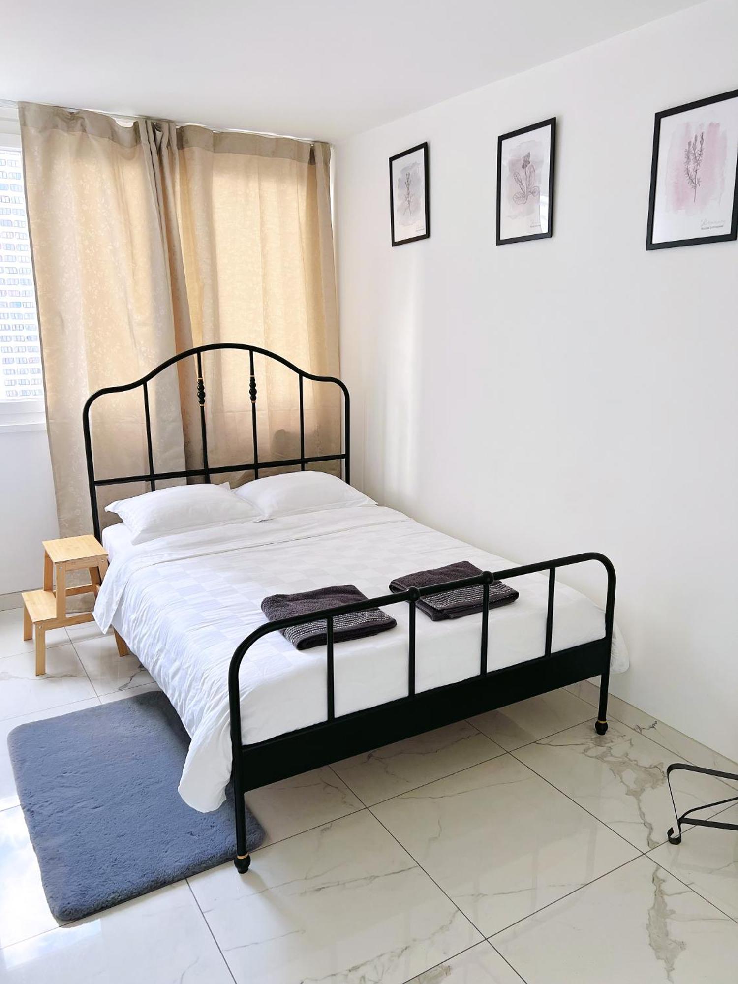 Apartment Near Subway And Supermarket Paris Bagian luar foto