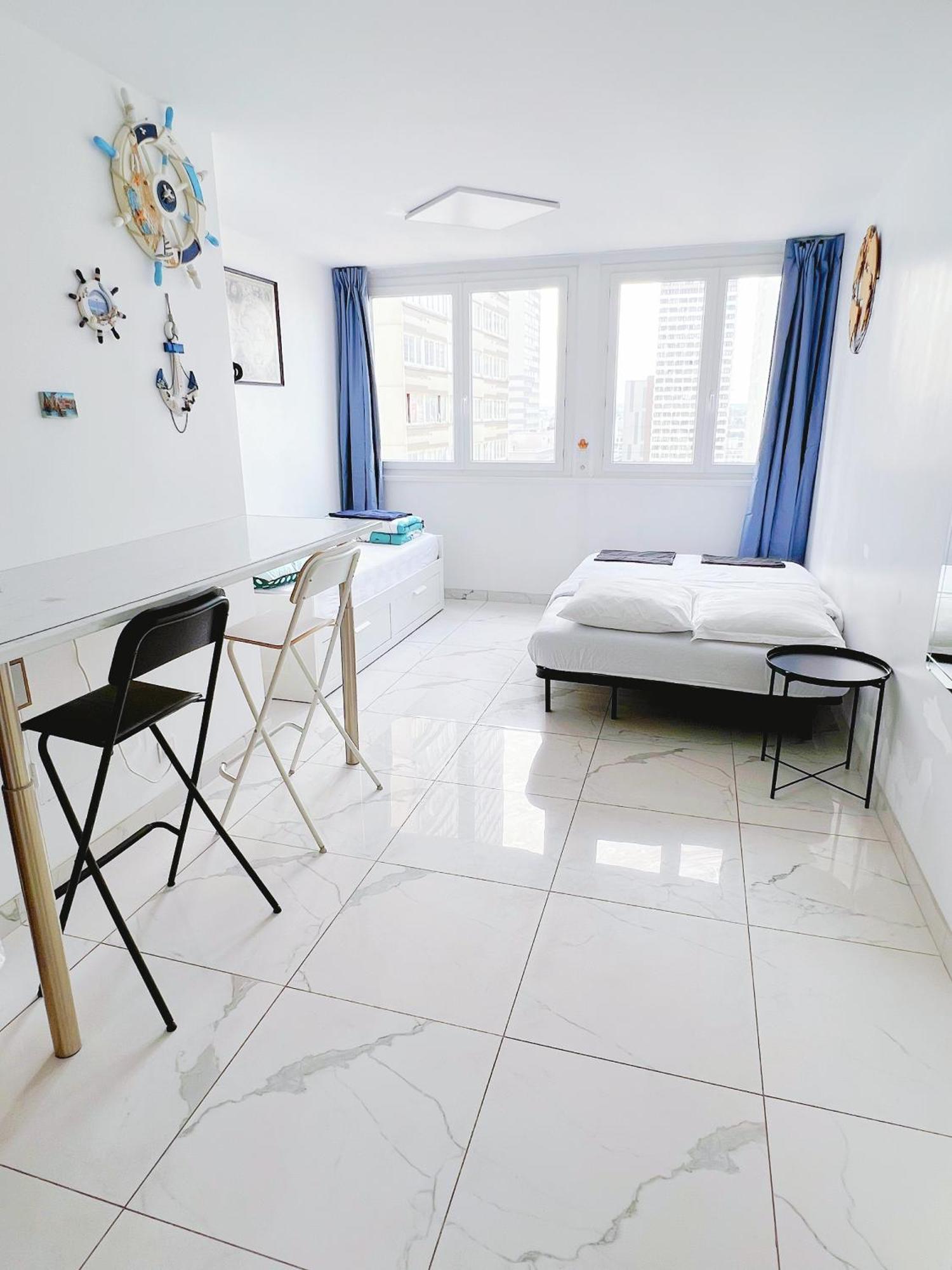 Apartment Near Subway And Supermarket Paris Bagian luar foto