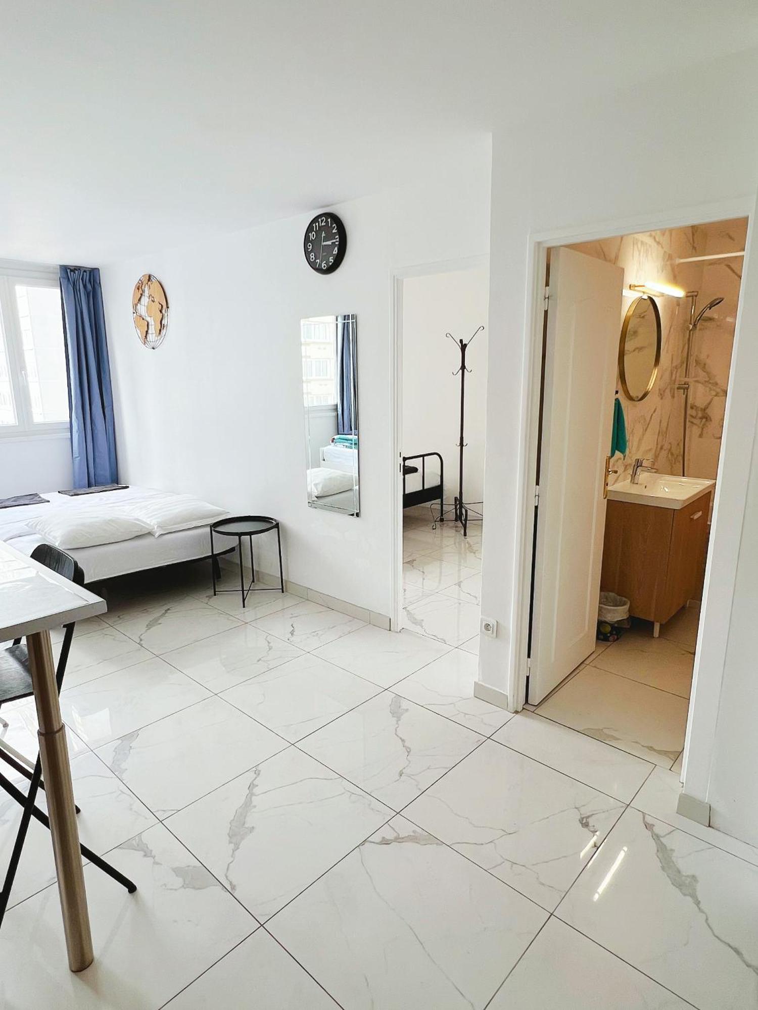 Apartment Near Subway And Supermarket Paris Bagian luar foto